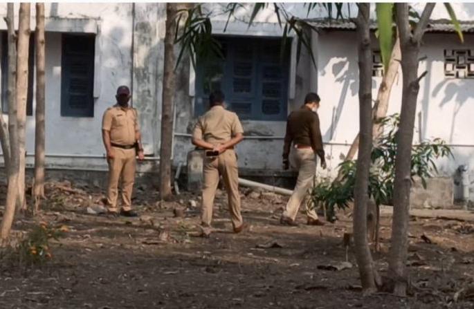 Wardha abortion case; As many as 11 human skulls and 54 bones were found in the garbage gas pit | वर्धा गर्भपात प्रकरण; गोबरगॅसच्या खड्ड्यात मिळाल्या तब्बल ११ मानवी कवट्या अन् ५४ हाडं 