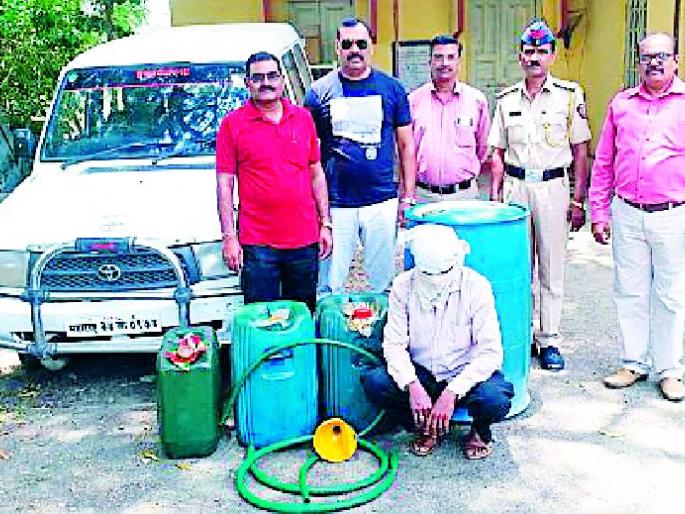 Unauthorized storage of diesel at Benoda, the vehicle seized | बेनोडा येथे डिझेलचा अनधिकृत साठा, वाहन जप्त