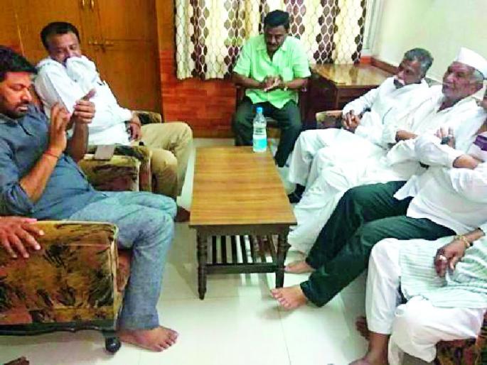 Illegal traffic of animals, the atmosphere washed | जनावरांची अवैध वाहतूक, वातावरण तापले Illegal traffic of animals, the atmosphere washed | जनावरांची अवैध वाहतूक, वातावरण तापले