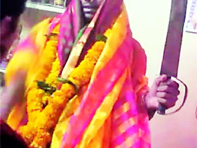 Pawan Maharaj Pishar, parents detained | पवन महाराज पसार, आई-वडील अटकेत Pawan Maharaj Pishar, parents detained | पवन महाराज पसार, आई-वडील अटकेत