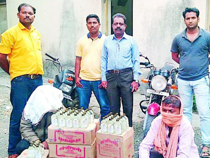 Country liquor was caught on the Malkhed to Anjangaon Bari route | मालखेड ते अंजनगाव बारी मार्गावर देशी दारू पकडली Country liquor was caught on the Malkhed to Anjangaon Bari route | मालखेड ते अंजनगाव बारी मार्गावर देशी दारू पकडली