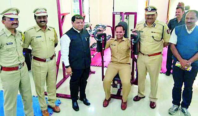Police, keep body physics well | पोलिसांनो, शरीरयष्टी चांगली ठेवा Police, keep body physics well | पोलिसांनो, शरीरयष्टी चांगली ठेवा
