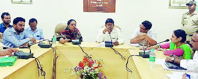 Water supply to 66 villages | आयुक्तांना घेराव, ६६ गावात पोहोचणार पाणी