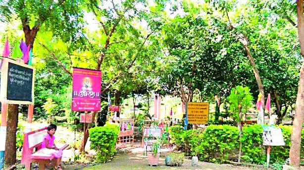 Bhajan, Kirtan and Prabodhan in the cemetery of Bordi | बोर्डी येथील स्मशानात भजन, कीर्तन अन् प्रबोधन Bhajan, Kirtan and Prabodhan in the cemetery of Bordi | बोर्डी येथील स्मशानात भजन, कीर्तन अन् प्रबोधन