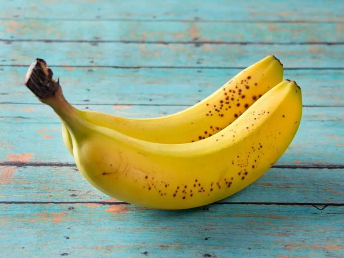 Bananas are curved in shape: Here is why | केळ वाकडंच का असतं? जाणून घ्या याच्या आकारामागचं वैज्ञानिक कारण... Bananas are curved in shape: Here is why | केळ वाकडंच का असतं? जाणून घ्या याच्या आकारामागचं वैज्ञानिक कारण...