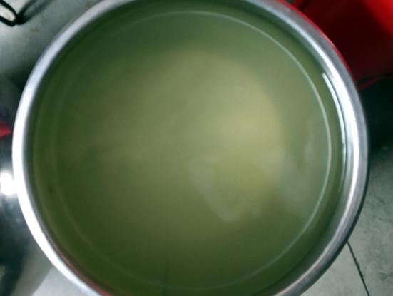 Citizens have to drink green water because the water treatment center is closed | जलशुद्धीकरण केंद्र बंद असल्या कारणाने नागरिकांना प्यावे लागतेय हिरवेगार पाणी Citizens have to drink green water because the water treatment center is closed | जलशुद्धीकरण केंद्र बंद असल्या कारणाने नागरिकांना प्यावे लागतेय हिरवेगार पाणी