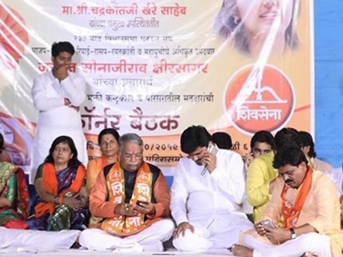 Shiv Sena's traitors who have beaten Zero should not teach us loyalty - Chandrakant Khair | शिवसेनेने झिरोतून हिरो केलेल्या गद्दारांनी आम्हाला निष्ठा शिकवू नये - चंद्रकांत खैरे Shiv Sena's traitors who have beaten Zero should not teach us loyalty - Chandrakant Khair | शिवसेनेने झिरोतून हिरो केलेल्या गद्दारांनी आम्हाला निष्ठा शिकवू नये - चंद्रकांत खैरे