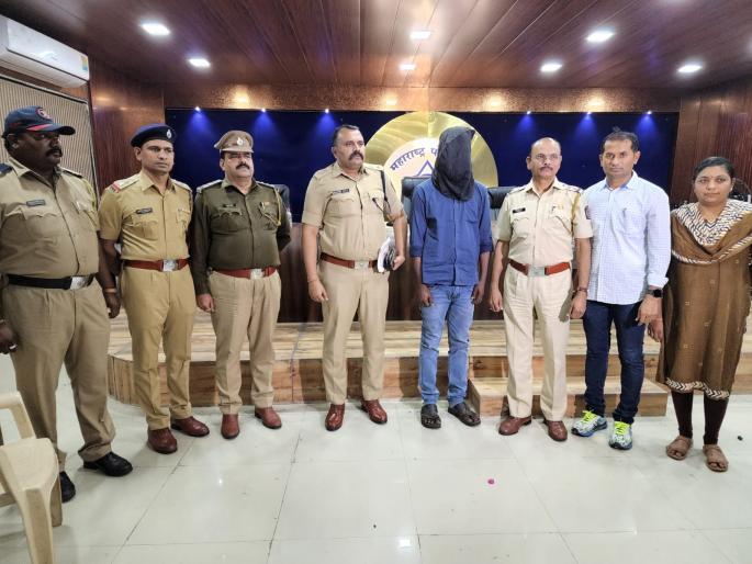 Accused arrested in Bank of Maharashtra embezzlement case | बँक ऑफ महाराष्ट्र अपहार प्रकरणातील आरोपीला अटक Accused arrested in Bank of Maharashtra embezzlement case | बँक ऑफ महाराष्ट्र अपहार प्रकरणातील आरोपीला अटक