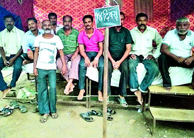 Administration text to fasting | उपोषणाकडे प्रशासनाची पाठ Administration text to fasting | उपोषणाकडे प्रशासनाची पाठ