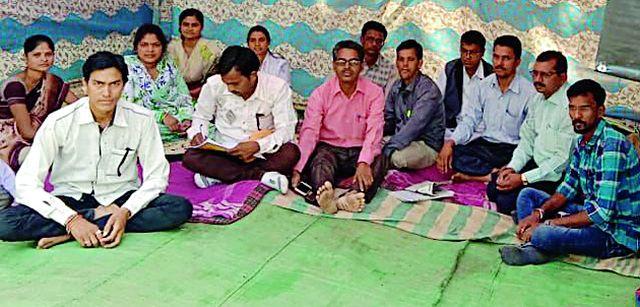 Functioning Director's Fasting | कार्यानुभव निदेशकांचे उपोषण Functioning Director's Fasting | कार्यानुभव निदेशकांचे उपोषण