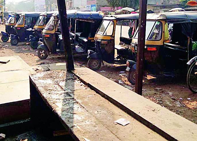 Autorickshaw hit passengers | आॅटोरिक्षा बंदचा प्रवाशांना फटका Autorickshaw hit passengers | आॅटोरिक्षा बंदचा प्रवाशांना फटका