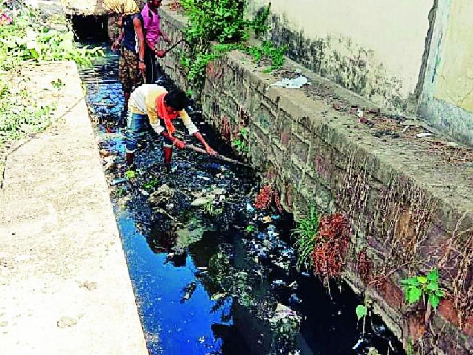 Slow pace of monsoon work | मान्सूनपूर्व कामांची गती संथ Slow pace of monsoon work | मान्सूनपूर्व कामांची गती संथ