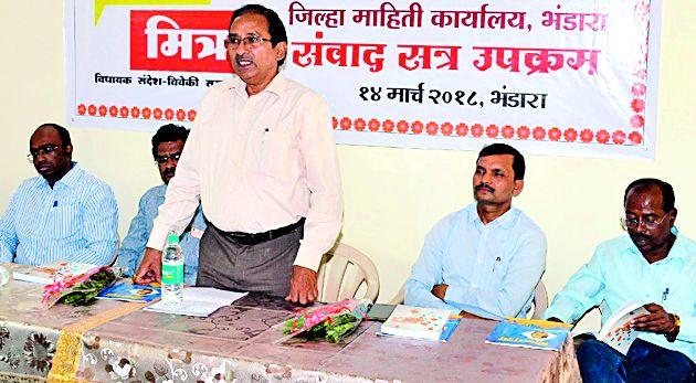 Positive use of social media needs time | समाज माध्यमांचा सकारात्मक वापर काळाची गरज