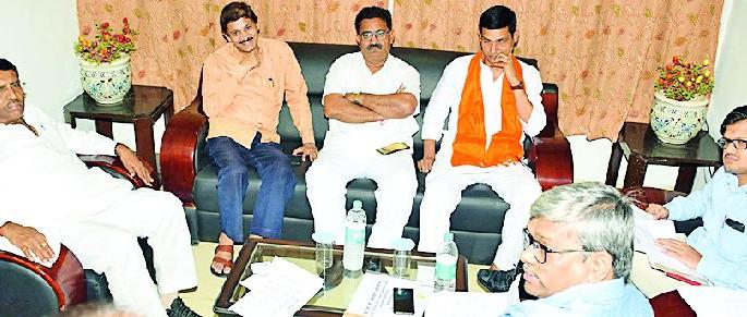 Horticulture Minister's directive to remove pending panchamine | शेतकऱ्यांचे प्रलंबित पंचनामे निकाली काढण्याचे फलोत्पादन मंत्र्यांचे निर्देश