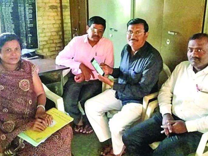 The headmaster of the school's busy in makig profile work | शाळांच्या प्रोफाईलसाठी मुख्याध्यापक लागले कामाला The headmaster of the school's busy in makig profile work | शाळांच्या प्रोफाईलसाठी मुख्याध्यापक लागले कामाला