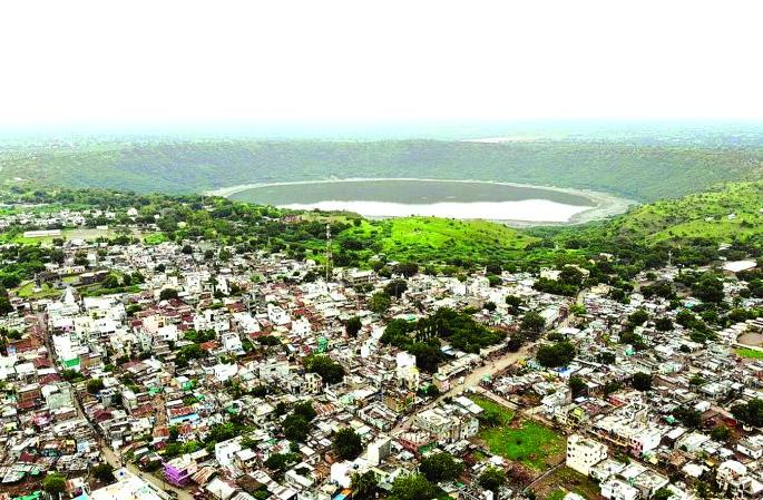 Lonar lake : Data of fresh water will get | लोणार सरोवरातील झऱ्यांतील पाण्याचा मिळणार डाटा Lonar lake : Data of fresh water will get | लोणार सरोवरातील झऱ्यांतील पाण्याचा मिळणार डाटा