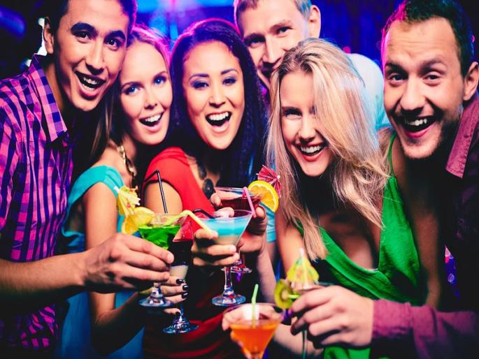 10 Types Of People You Meet At An Indian House Party | पार्टीमध्ये या 10 प्रकारचे लोक तुम्हाला हमखास भेटतात! 10 Types Of People You Meet At An Indian House Party | पार्टीमध्ये या 10 प्रकारचे लोक तुम्हाला हमखास भेटतात!