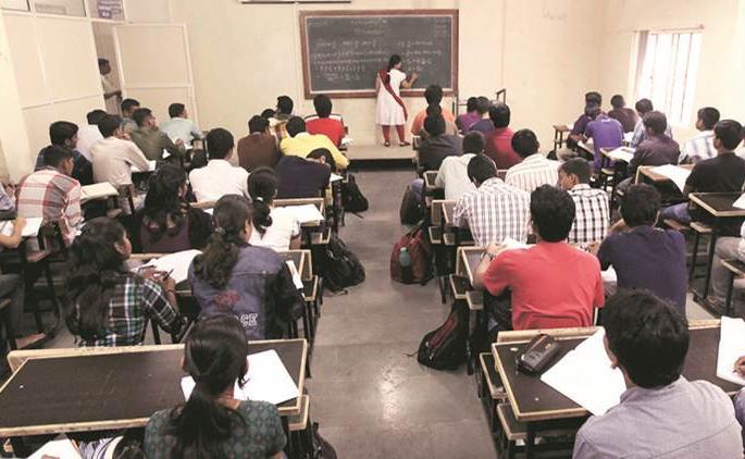 Start online school; But the classes did not start | आॅनलाइन शाळा सुरू; परंतु क्लासेस सुरू होईना