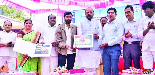 Abdul Kalam gave a new vision | अब्दुल कलामांनी दिली नवीन दृष्टी Abdul Kalam gave a new vision | अब्दुल कलामांनी दिली नवीन दृष्टी