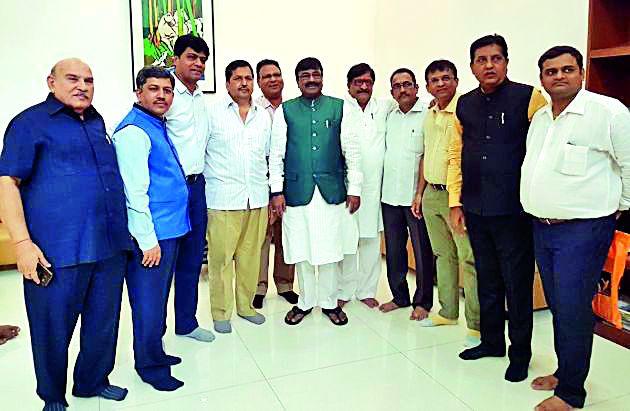 The Finance Minister thanked the Finance Minister | व्यापाºयांनी मानले वित्तमंत्र्यांचे आभार The Finance Minister thanked the Finance Minister | व्यापाºयांनी मानले वित्तमंत्र्यांचे आभार