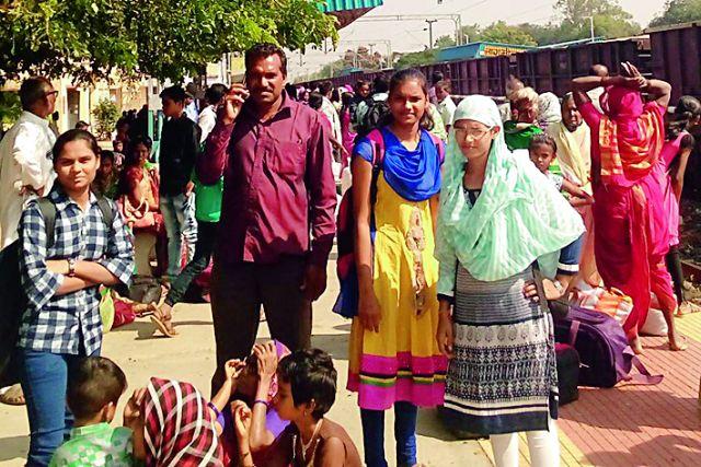 Nagbhid junction is houseful | नागभीड जंक्शन होतेय हाऊसफुल्ल Nagbhid junction is houseful | नागभीड जंक्शन होतेय हाऊसफुल्ल