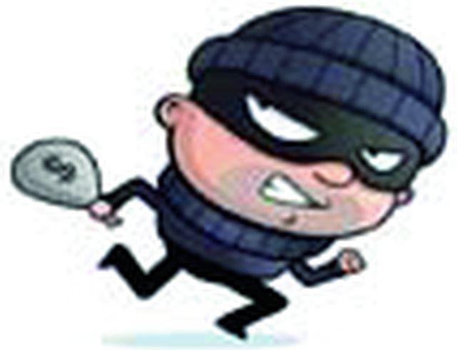 Of the two trunks, 31 pieces were blown off | दुचाकीच्या डिक्कीतून ३१ तोळे सोने उडविले Of the two trunks, 31 pieces were blown off | दुचाकीच्या डिक्कीतून ३१ तोळे सोने उडविले