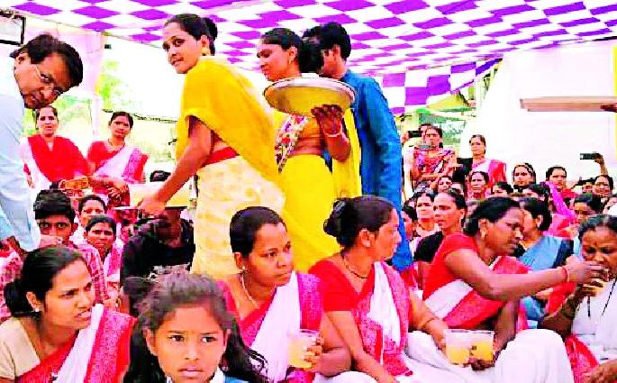 Almost two-fold increase in the workers' wages | कामगारांच्या वेतनामध्ये जवळपास दुपटीने वाढ