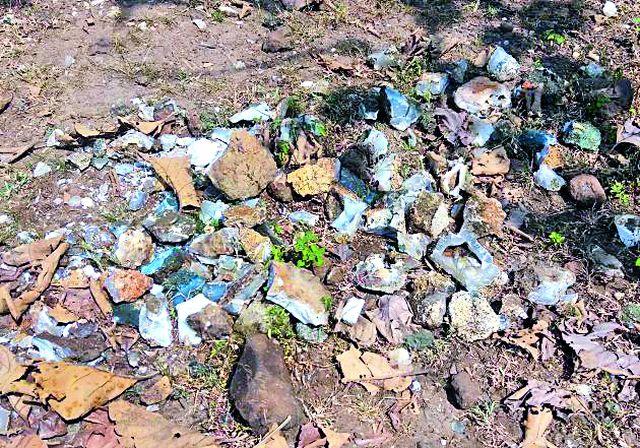 Guerrilla smugglers from Jivati ​​taluka | जिवती तालुक्यातून गारगोट्यांची तस्करी