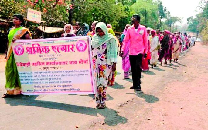 Flagged election for various demands | विविध मागण्यांसाठी सिंदेवाहीत मोर्चा Flagged election for various demands | विविध मागण्यांसाठी सिंदेवाहीत मोर्चा