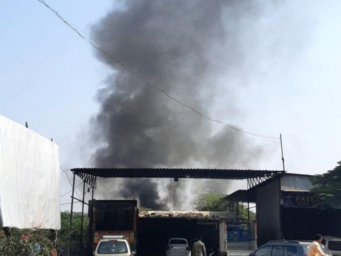 Fire at Chalisgaon Road in Dhule | धुळ्यात चाळीसगाव रोडवर आग Fire at Chalisgaon Road in Dhule | धुळ्यात चाळीसगाव रोडवर आग