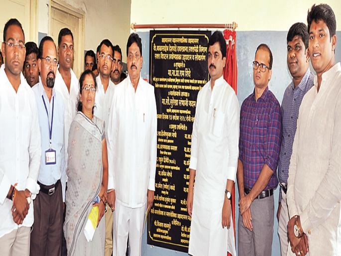Providing state-of-the-art medical facilities: Guardian Minister Ram Shinde | जिल्ह्याला अत्याधुनिक वैद्यकीय सुुविधा देऊ : पालकमंत्री राम शिंदे Providing state-of-the-art medical facilities: Guardian Minister Ram Shinde | जिल्ह्याला अत्याधुनिक वैद्यकीय सुुविधा देऊ : पालकमंत्री राम शिंदे