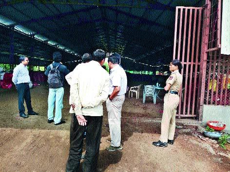 Thread on onion trading | कांदा व्यापा-यांवर धाडी, लासलगाव, पिंपळगाव, चांदवड, येवला, सटाणा, उमराणेत छापे Thread on onion trading | कांदा व्यापा-यांवर धाडी, लासलगाव, पिंपळगाव, चांदवड, येवला, सटाणा, उमराणेत छापे