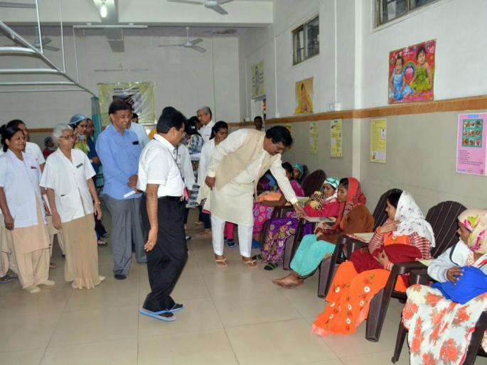 nashik,district,new,born,baby,death,low,health,minister,Sawant | नवजात अर्भकांच्या मृत्युदरात निम्म्याने घट : आरोग्यमंत्री दीपक सावंत nashik,district,new,born,baby,death,low,health,minister,Sawant | नवजात अर्भकांच्या मृत्युदरात निम्म्याने घट : आरोग्यमंत्री दीपक सावंत