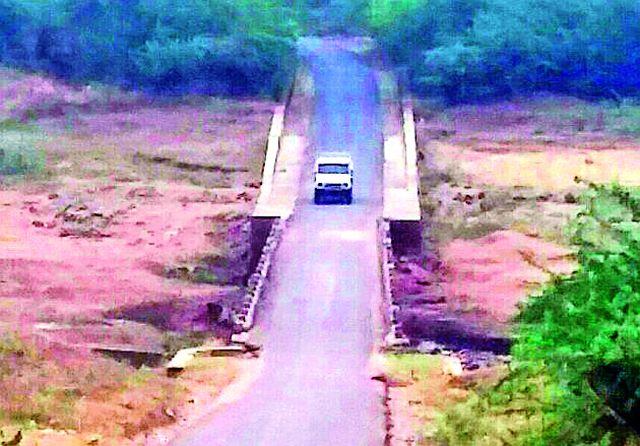 In the monsoon traffic will be jammed | पावसाळ्यात वाहतूक ठप्प होणार