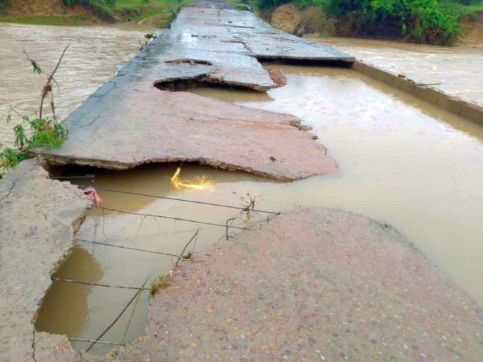 How to get on this road? The plight of Mariguddam village in Gadchiroli | कसं जायचं या रस्त्यावरून? गडचिरोलीतील मरीगुड्डम गावाची दुर्दशा How to get on this road? The plight of Mariguddam village in Gadchiroli | कसं जायचं या रस्त्यावरून? गडचिरोलीतील मरीगुड्डम गावाची दुर्दशा