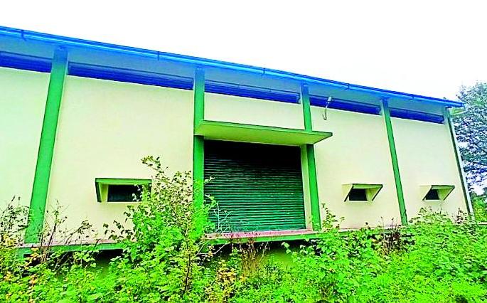 Agricultural warehouse building unusable | कृषी गोदाम इमारत निरूपयोगी Agricultural warehouse building unusable | कृषी गोदाम इमारत निरूपयोगी