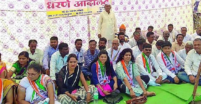 NCP's agitation for the rights of farmers | शेतकऱ्यांच्या हक्कासाठी राष्ट्रवादीचे आंदोलन