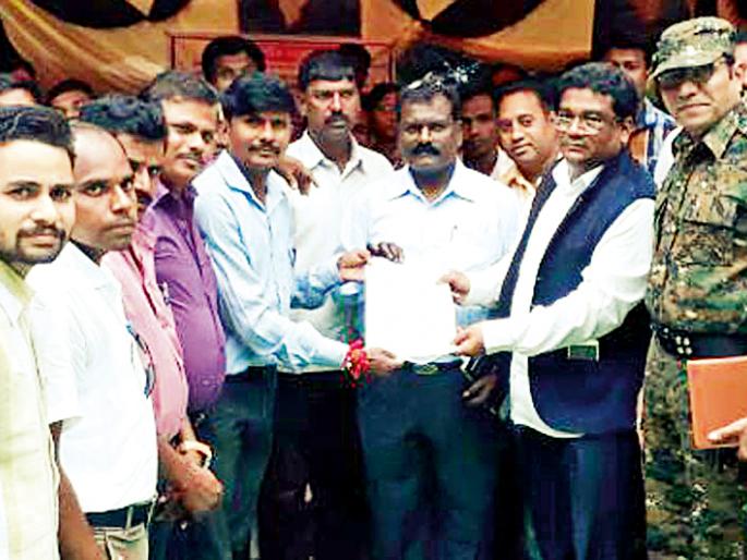 Behind the agitation of ROHO employees | रोहयो कर्मचाºयांचे आंदोलन मागे Behind the agitation of ROHO employees | रोहयो कर्मचाºयांचे आंदोलन मागे