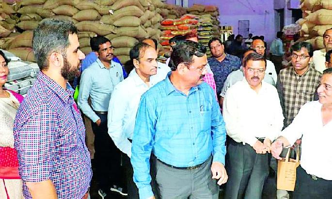 Presentation to the Central Cham of Quality Rice Project | गुणवर्धित तांदूळ प्रकल्पाचे केंद्रीय चमुसमोर सादरीकरण Presentation to the Central Cham of Quality Rice Project | गुणवर्धित तांदूळ प्रकल्पाचे केंद्रीय चमुसमोर सादरीकरण