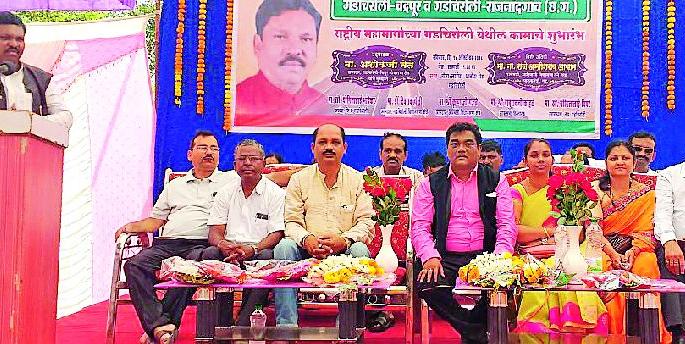 The Government's emphasis on providing basic facilities | मूलभूत सुविधा पुरविण्यावर शासनाचा भर