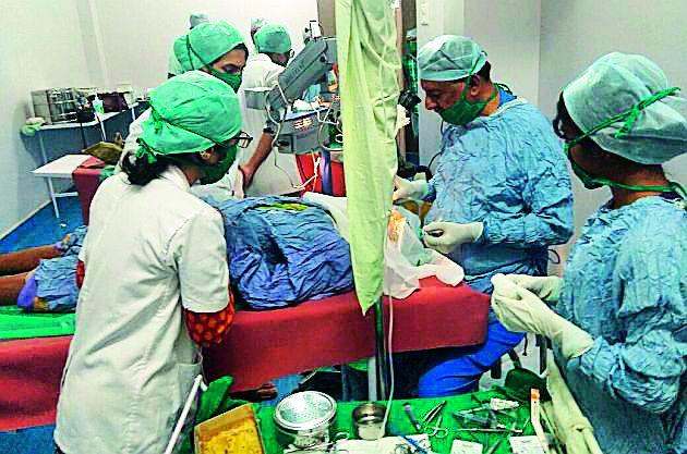 Surgery of over 160 patients in public | लोकबिरादरीत १६० रूग्णांवर शस्त्रक्रिया
