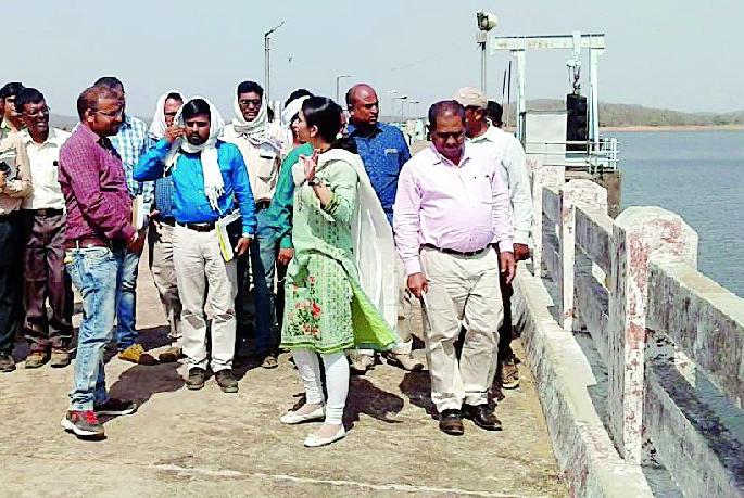 District Collector reviewed Kadai Sirpur reservoir | जिल्हाधिकाऱ्यांनी केली सिरपूर जलाशयाची पाहणी District Collector reviewed Kadai Sirpur reservoir | जिल्हाधिकाऱ्यांनी केली सिरपूर जलाशयाची पाहणी