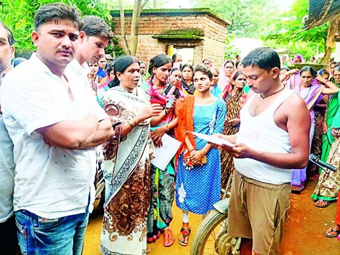 Notice issued by women to illegal liquor retailers | अवैध दारु विक्रेत्यांना महिलांनी बजावली नोटीस Notice issued by women to illegal liquor retailers | अवैध दारु विक्रेत्यांना महिलांनी बजावली नोटीस