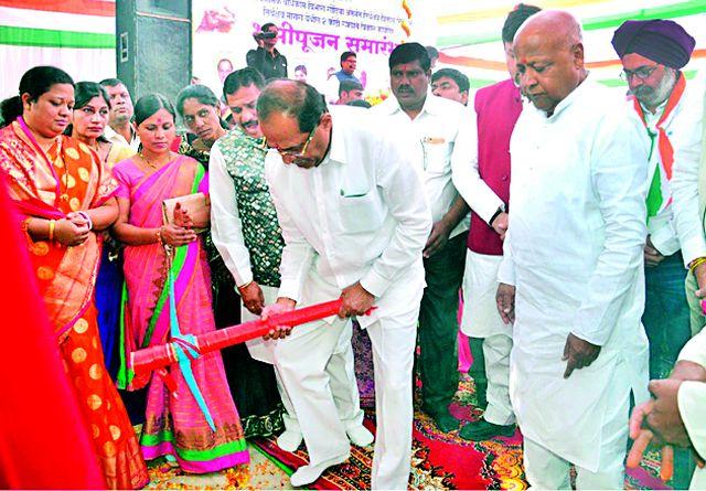 BJP's work to distract attention from main issues | मुख्य मुद्यांवरून लक्ष भटकविण्याचे भाजपचे काम BJP's work to distract attention from main issues | मुख्य मुद्यांवरून लक्ष भटकविण्याचे भाजपचे काम