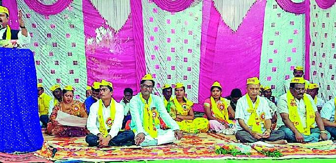 CM tries misleading youth | सीएम चषक तरु णांची दिशाभूल करणारा