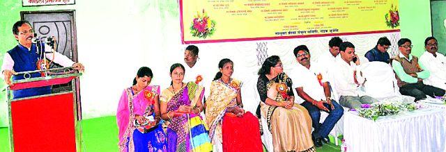 Through the game, students should brighten the future | खेळाच्या माध्यमातून विद्यार्थ्यांनी भविष्य उज्ज्वल करावे Through the game, students should brighten the future | खेळाच्या माध्यमातून विद्यार्थ्यांनी भविष्य उज्ज्वल करावे