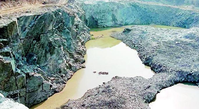 Hazard to citizens of Kidangipar area due to blasting | ब्लास्टिंगमुळे किडंगीपार परिसरातील नागरिकांना धोका Hazard to citizens of Kidangipar area due to blasting | ब्लास्टिंगमुळे किडंगीपार परिसरातील नागरिकांना धोका