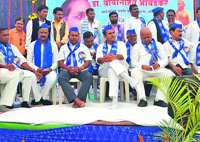 Thousands of followers greeted Babasaheb | हजारो अनुयायांनी केले बाबासाहेबांना अभिवादन