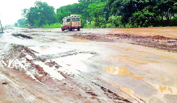 Road in the mud or mud in the road | चिखलात रस्ता की रस्त्यात चिखल Road in the mud or mud in the road | चिखलात रस्ता की रस्त्यात चिखल