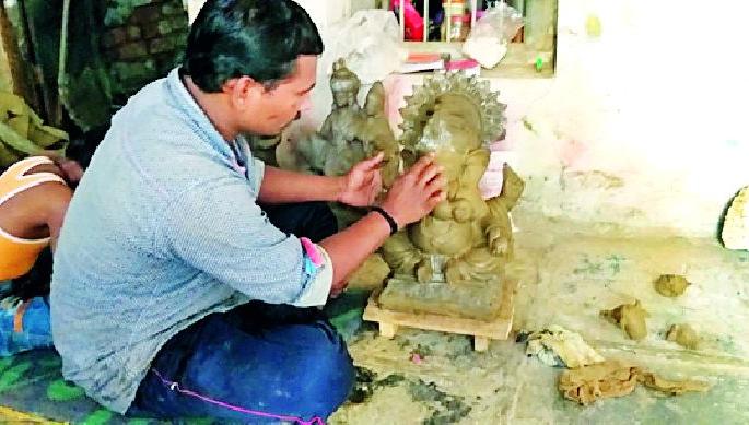 Sculptors arrived | मूर्तिकारांचे झाले आगमन Sculptors arrived | मूर्तिकारांचे झाले आगमन